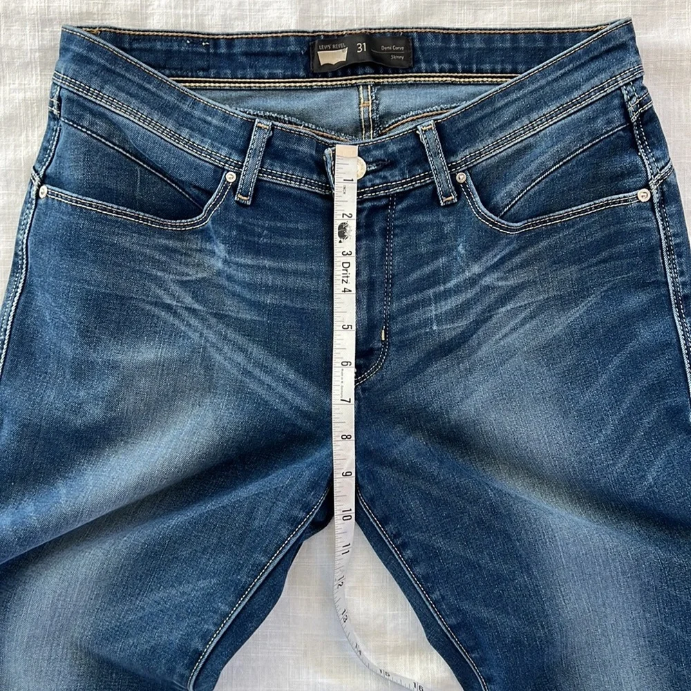 Women Levi’s Revel size 31. Demi curve skinny